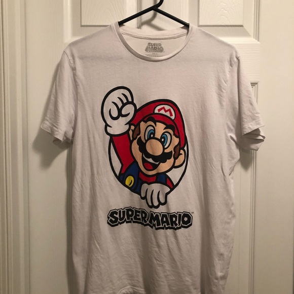 Super Mario t-shirt in Medium. Classic Nintendo - Picture 2 of 2